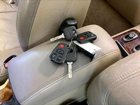 Used 1999 Volvo C70 LT FWD image 14