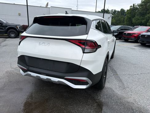 Used 2023 Kia Sportage LX FWD image 2