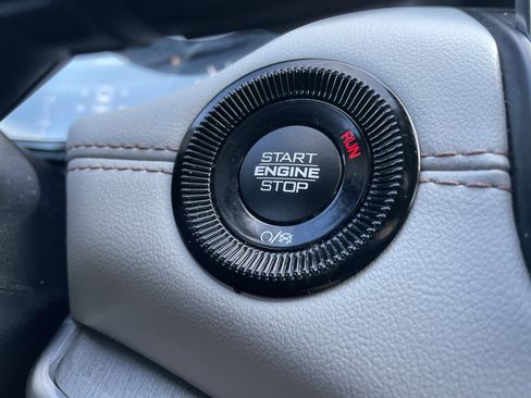 Certified 2024 Jeep Compass Limited image 45