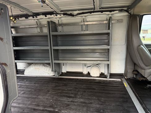 Used 2015 Chevrolet Express 2500 image 19