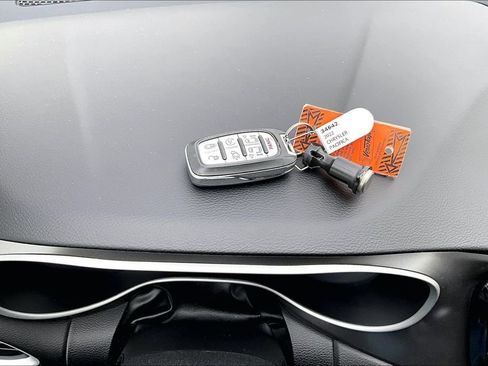 Used 2022 Chrysler Pacifica Touring-L FWD image 12