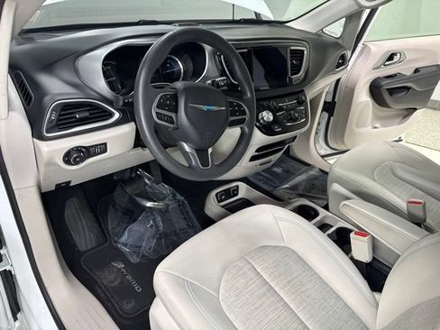 Used 2017 Chrysler Pacifica Touring Plus FWD image 13