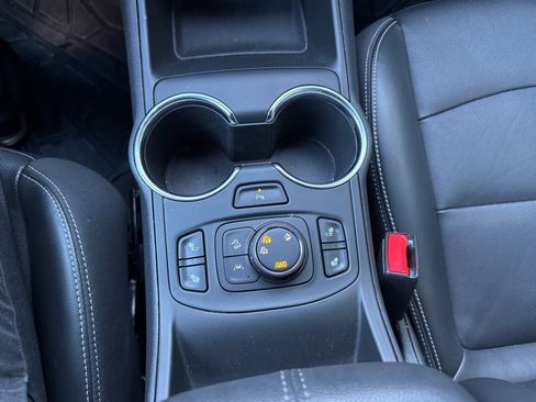 Used 2022 GMC Terrain SLT w/ Infotainment Package II image 27