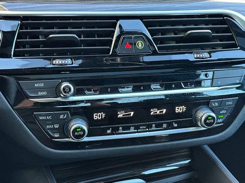 Used 2023 BMW 530e w/ M Sport Package image 23