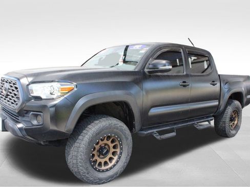 Used 2021 Toyota Tacoma TRD Off-Road w/ Technology Package AWD/4WD image 10