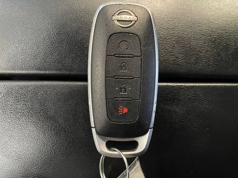 Certified 2023 Nissan Rogue SV FWD image 18