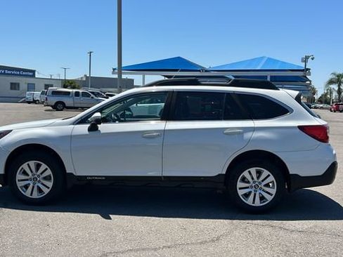 Used 2018 Subaru Outback 2.5i Premium AWD/4WD image 6