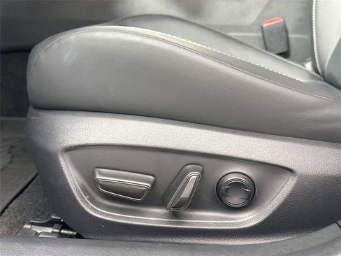 Certified 2025 Toyota Prius XLE FWD image 29