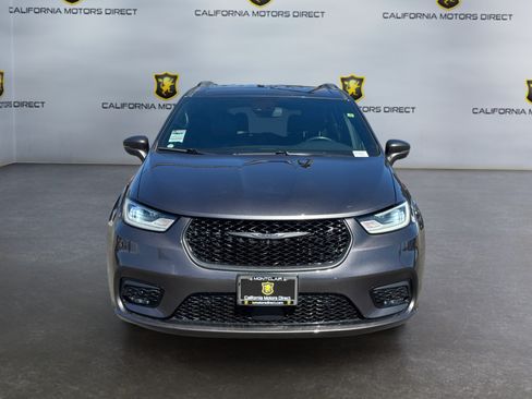 Used 2021 Chrysler Pacifica Touring-L w/ Premium & Safety Sphere Group FWD image 8