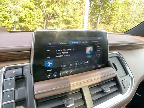 Used 2021 Chevrolet Tahoe High Country w/ Premium Package image 17