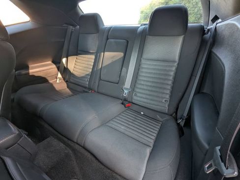 Used 2014 Dodge Challenger SXT RWD image 5
