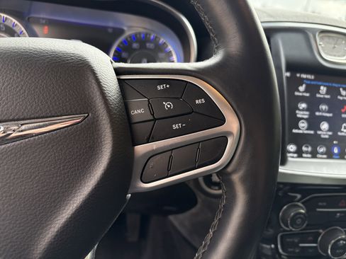 Used 2018 Chrysler 300 Limited w/ Harman/Kardon Audio Group image 20