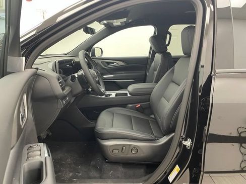 New 2026 Chevrolet Traverse LT w/ Driver Confidence Package AWD/4WD image 8