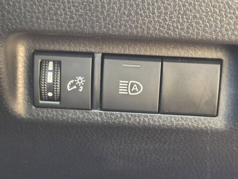 Used 2025 Toyota RAV4 XLE FWD image 25