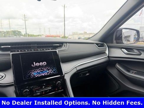 Used 2023 Jeep Grand Cherokee Altitude RWD image 7
