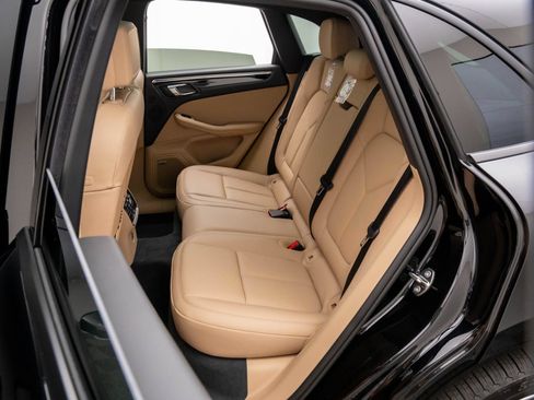 Certified 2026 Porsche Macan AWD/4WD image 16