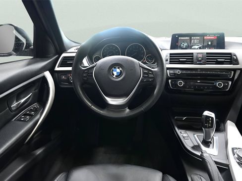 Used 2018 BMW 320i xDrive Sedan AWD/4WD image 11