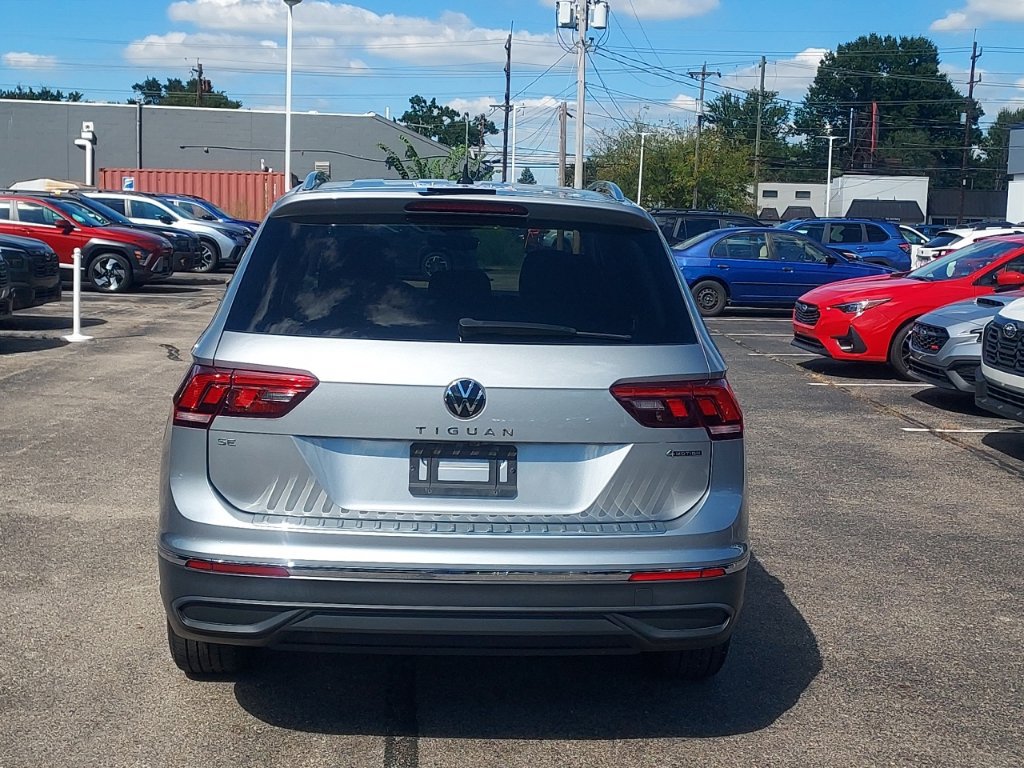 Certified 2023 Volkswagen Tiguan SE w/ Panoramic Sunroof Package AWD/4WD image 7
