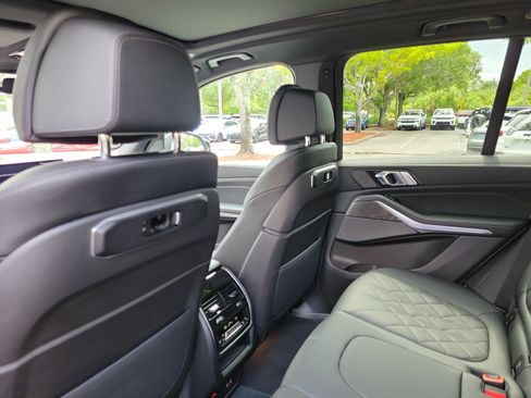 Certified 2025 BMW X5 sDrive40i w/ Climate Comfort Package RWD image 9