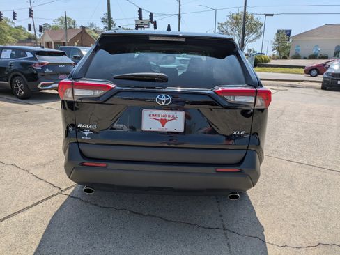 Used 2023 Toyota RAV4 XLE image 6