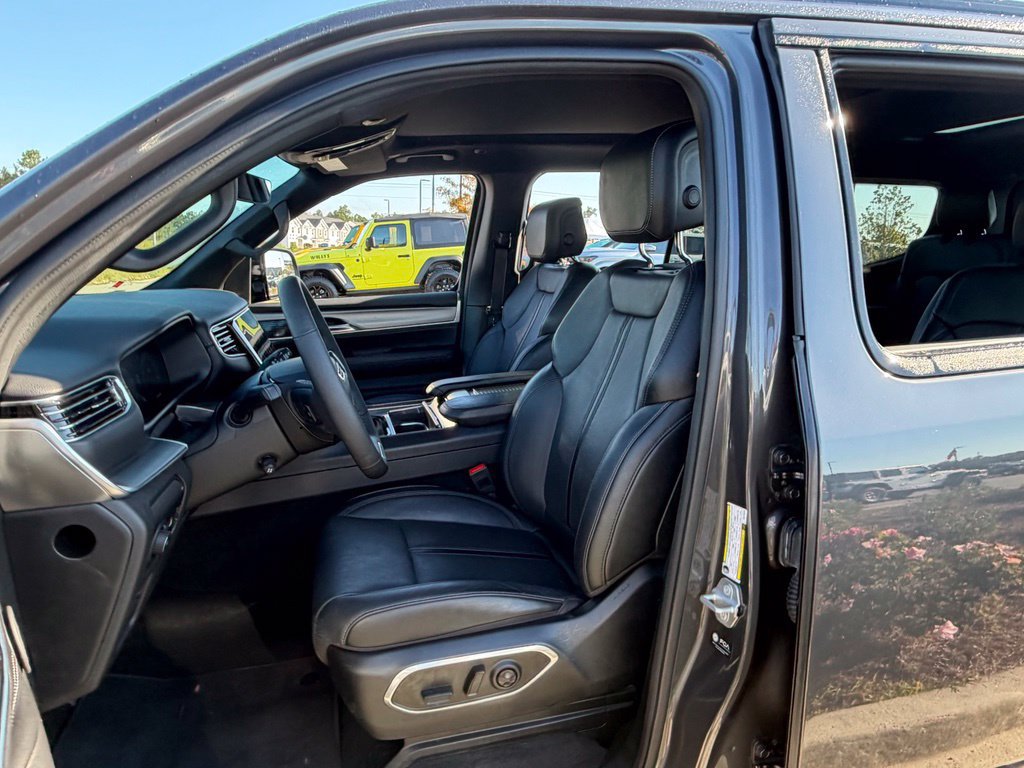 Used 2024 Jeep Wagoneer Series II RWD image 31