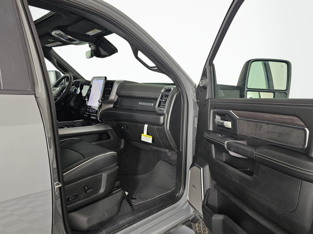 New 2026 RAM 2500 Laramie AWD/4WD image 39