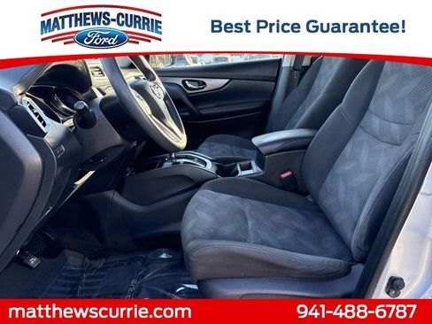 Used 2016 Nissan Rogue SV image 9