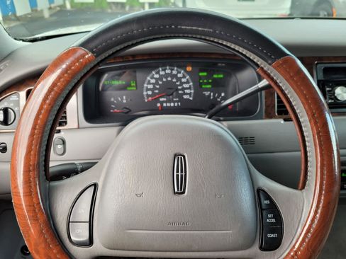 Used 2001 Lincoln Town Car Executive image 10