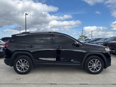 Used 2024 GMC Terrain SLT image 2