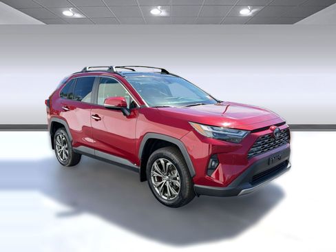Certified 2022 Toyota RAV4 Limited AWD/4WD image 7
