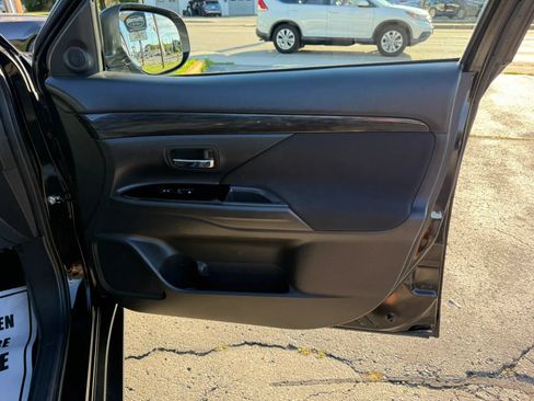 Used 2018 Mitsubishi Outlander LE AWD/4WD image 18