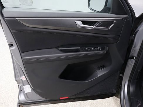 Used 2025 Volkswagen Atlas Cross Sport SE image 12