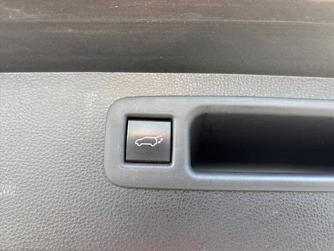 Used 2022 Toyota Highlander XLE AWD/4WD image 30