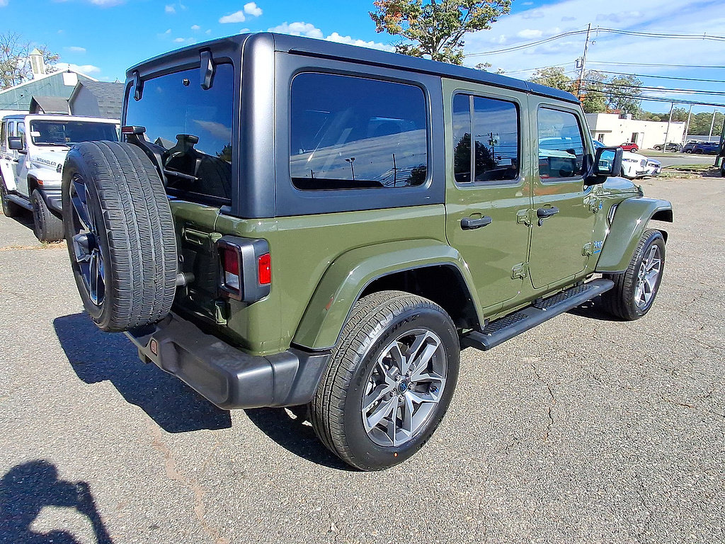 Used 2024 Jeep Wrangler Unlimited w/ Convenience Group AWD/4WD image 8