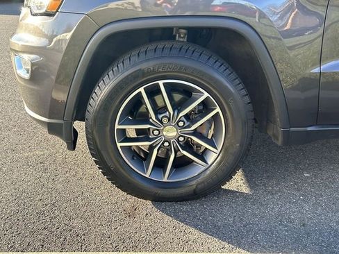 Used 2018 Jeep Grand Cherokee Limited image 10
