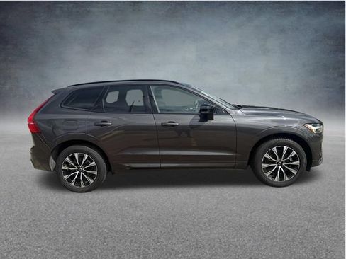 Used 2025 Volvo XC60 B5 Plus AWD/4WD image 11