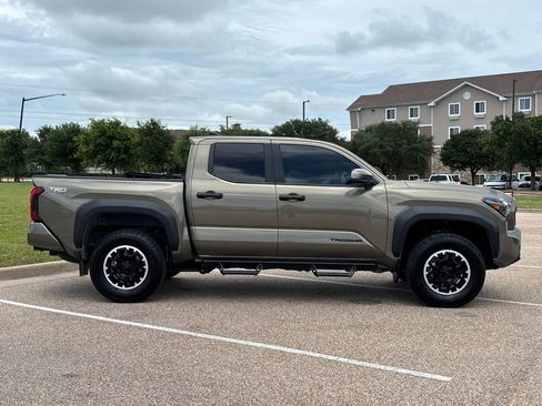 Used 2024 Toyota Tacoma TRD Off-Road AWD/4WD image 5