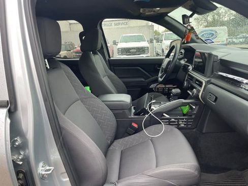 Used 2025 Toyota Tacoma SR image 18