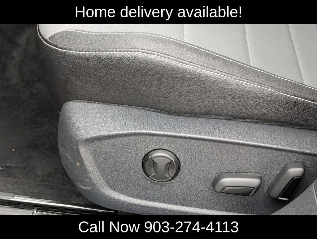 Used 2026 Volkswagen Jetta SE FWD image 26