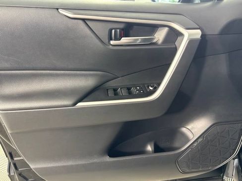 Used 2019 Toyota RAV4 XLE AWD/4WD image 23