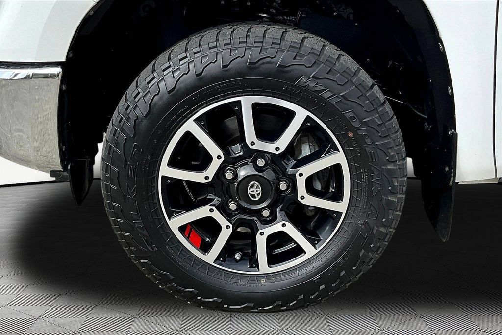 Used 2018 Toyota Tundra Limited w/ Limited Premium Package AWD/4WD image 33