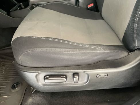 Used 2021 Toyota Tacoma TRD Sport w/ Technology Package image 12