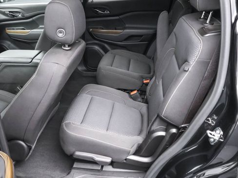 Certified 2023 GMC Acadia SLE w/ Driver Convenience Package image 32