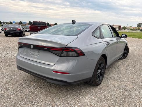 Used 2025 Honda Accord SE image 11