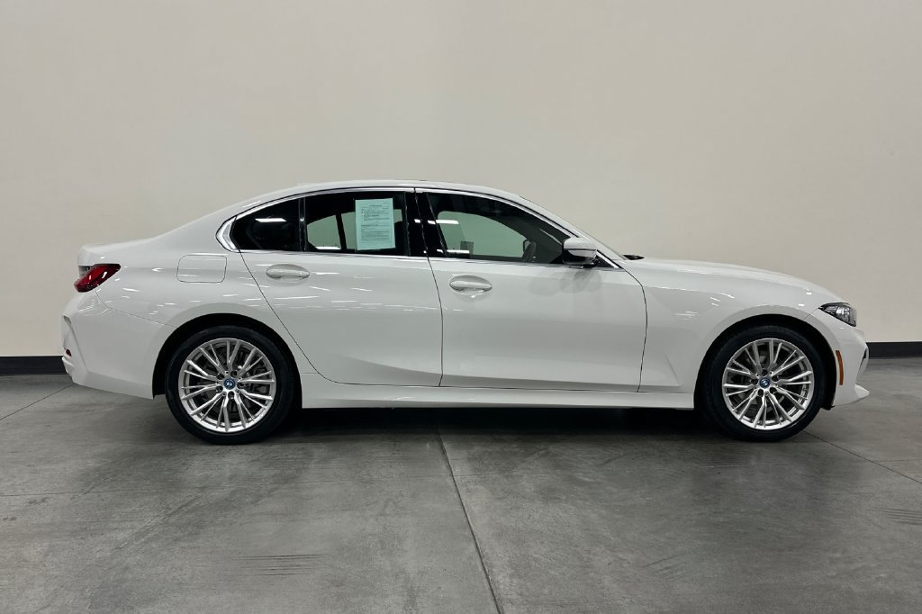 Certified 2024 BMW 330e w/ Convenience Package RWD image 3