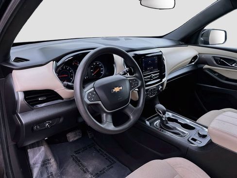Used 2023 Chevrolet Traverse LS FWD image 9