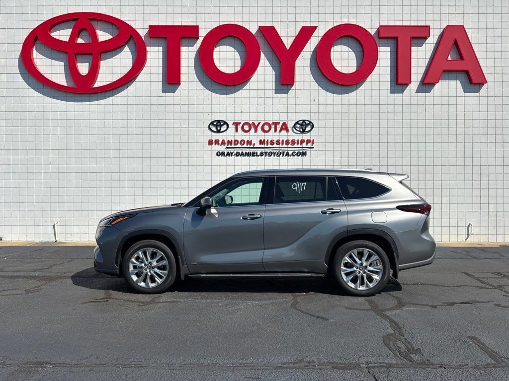 Used 2026 Toyota Highlander Limited AWD/4WD image 5