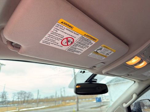 Used 2016 Nissan Titan SL image 34