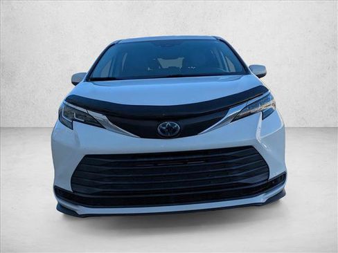 Certified 2021 Toyota Sienna LE image 2