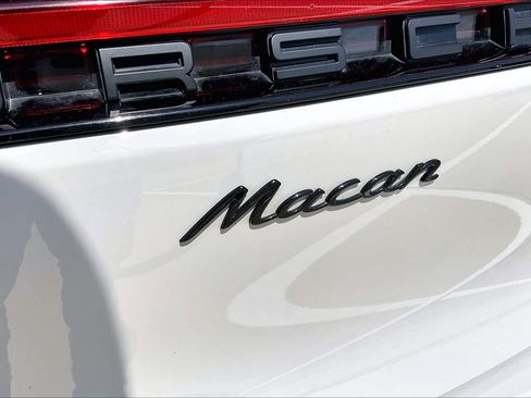 Used 2023 Porsche Macan AWD/4WD image 10
